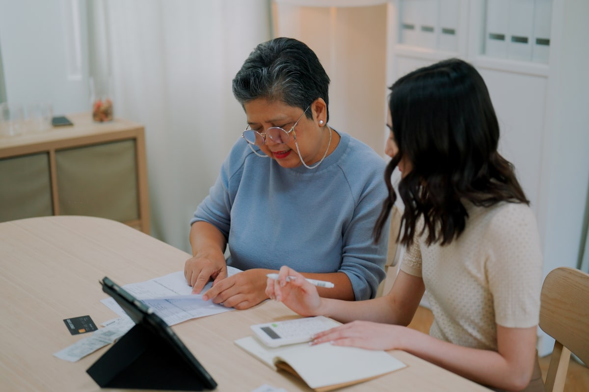 Unsure how to talk to aging parents about managing their finances? Here’s how to broach the topic