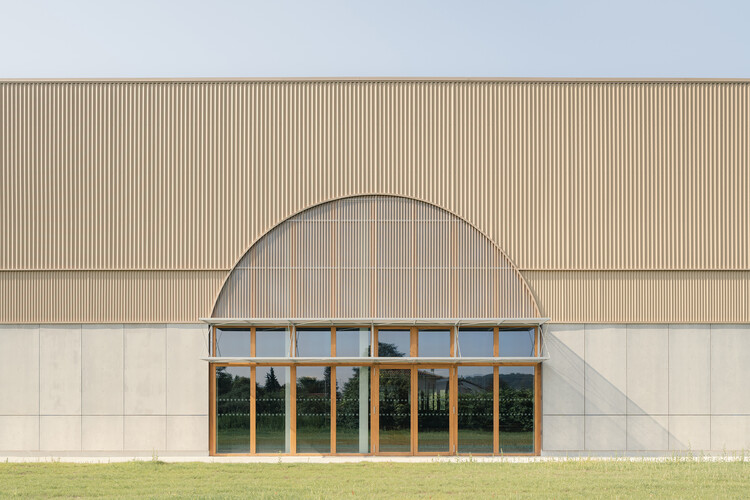 Renovation and extension of the Marie Paradis sports complex  / bureau faceB + LFA - Image 6 of 19