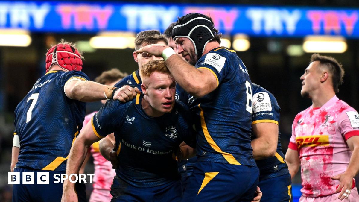 Ciaran Frawley celebrates his try for Leinster
