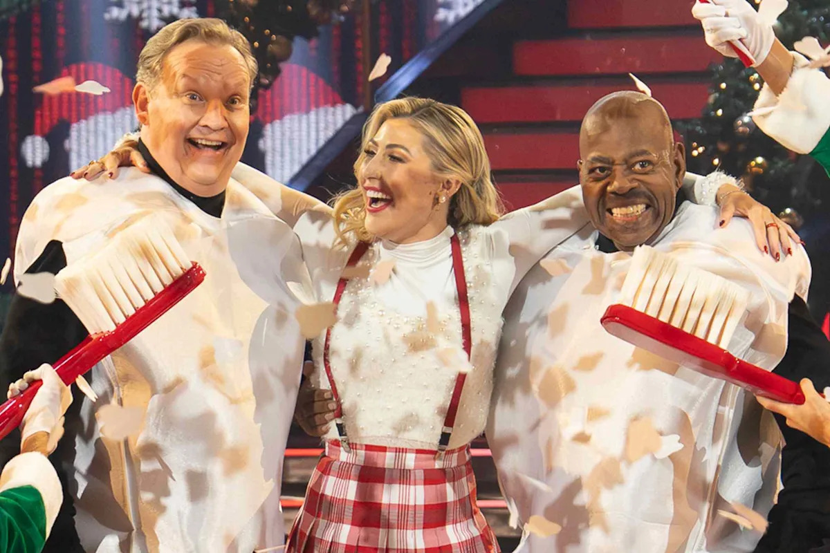 “DWTS” fan favorites Andy Richter and Reginald VelJohnson unite for heartwarming dance on holiday special