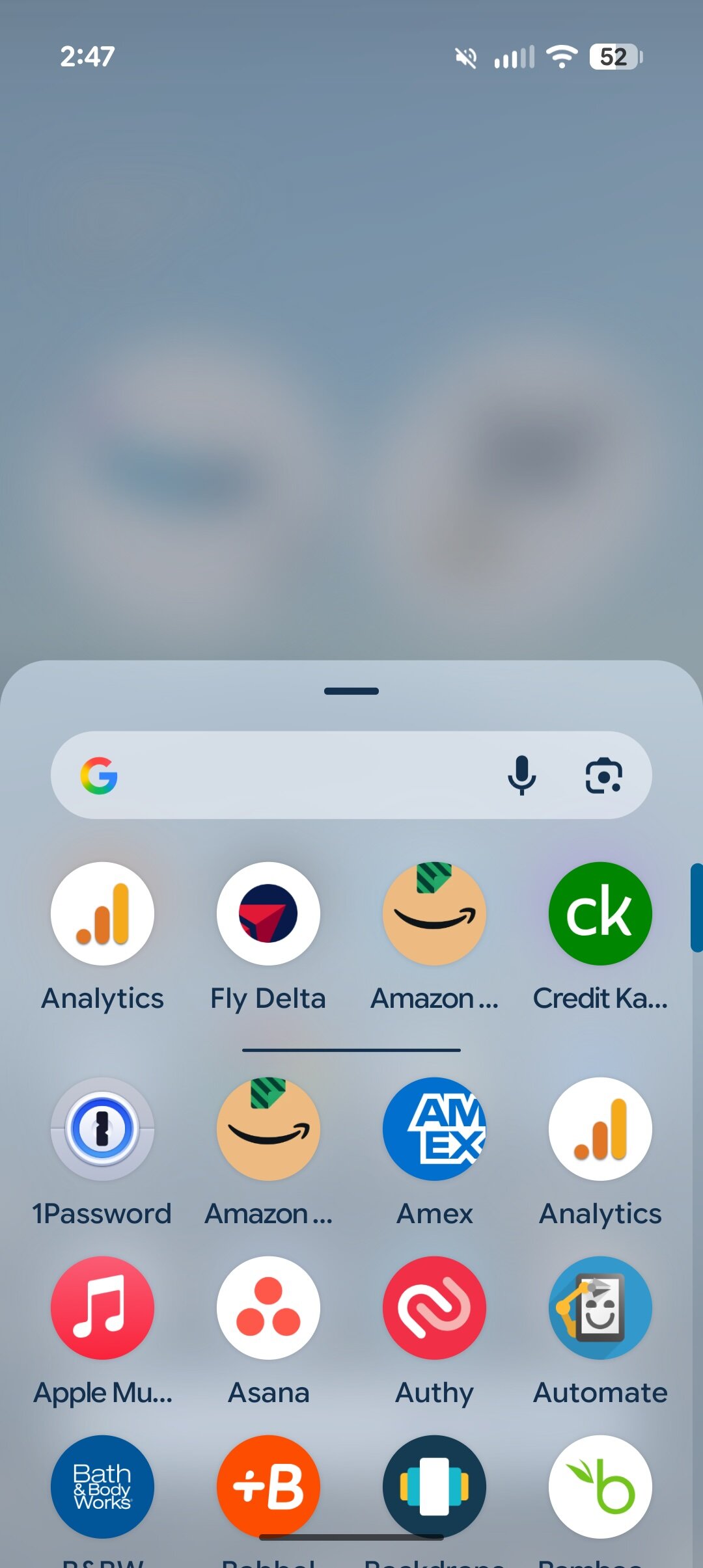 Background blur effect enabled on a Pixel running Android 16 QPR2.