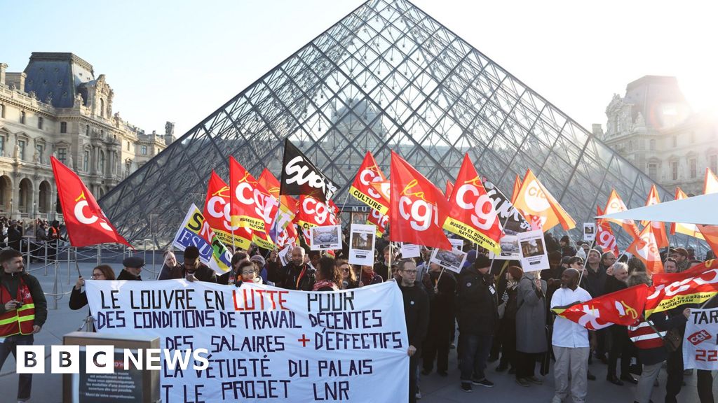 Staff strike forces Louvre to close doors to visitors