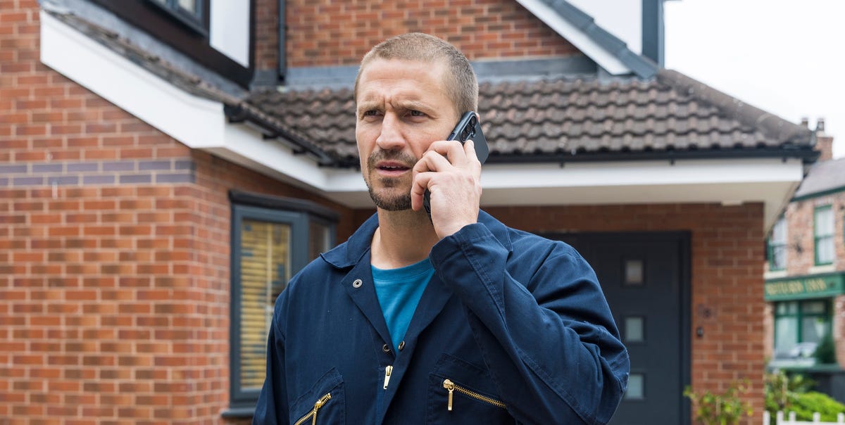 Coronation Street's Carl comes under serious threat after one drunken text