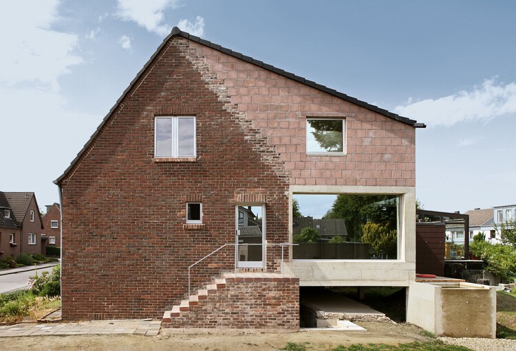 Converging Architectural Trends in 2025: Circularity, Biomaterials, and Carbon-Conscious Design - Image 5 of 14