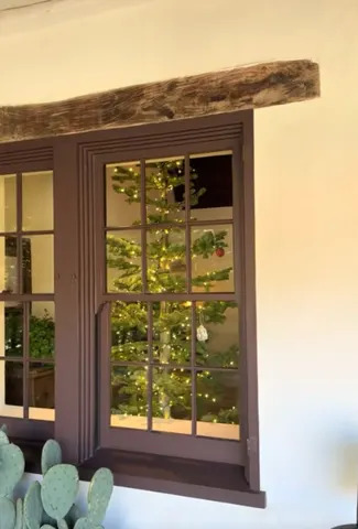 TikTok/Kendall Jenner Kendall Jenner's house in Montecito decorated for the holidays