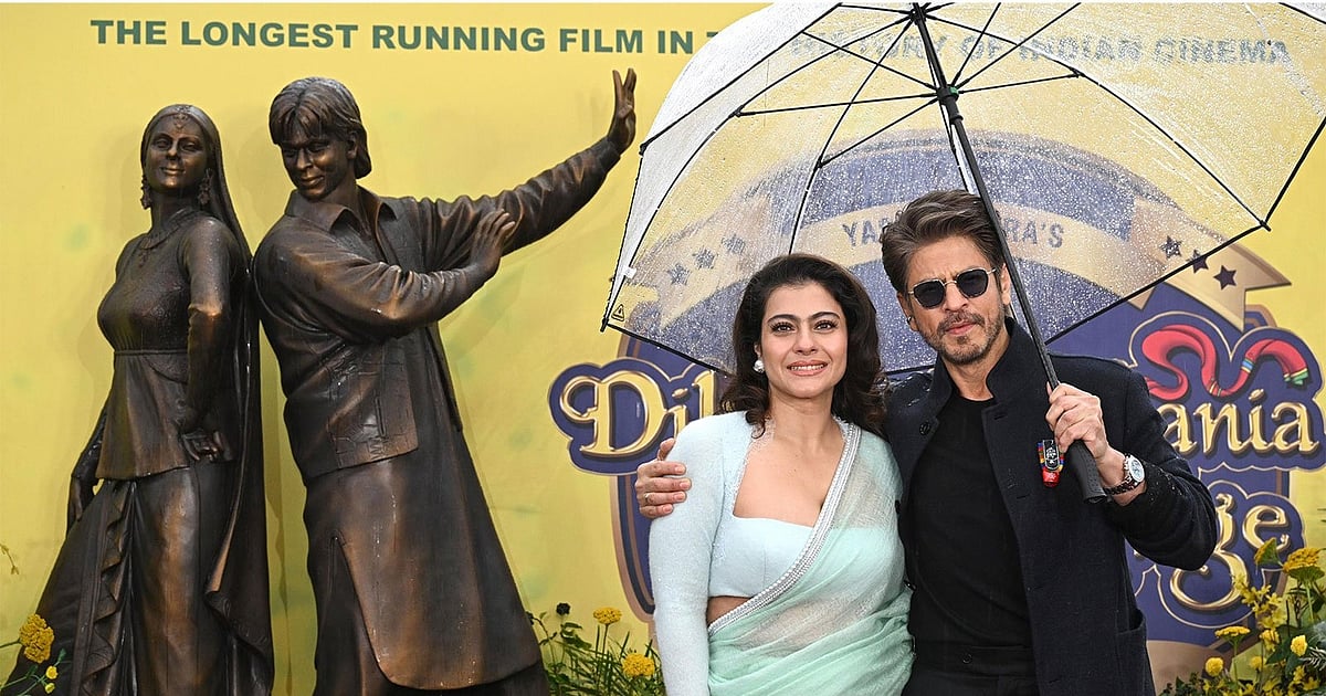 Delight for Bollywood fans! Shah Rukh Khan, Kajol unveil ‘DDLJ’ sculpture at London’s Leicester Square - Deccan Herald
