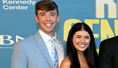 The National Desk dark theme brand icon