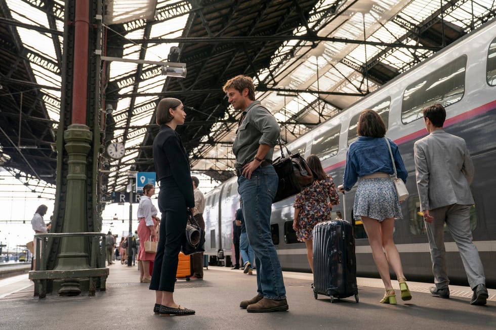 emily in paris. (l to r) lily collins as emily, lucas bravo as gabriel in emily in paris. cr. caroline dubois/netflix © 2025