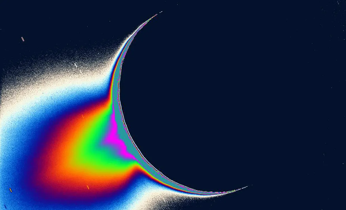 This artificially coloured image of Enceladus shows the emission of dust fountains caused by cry-volcanic activity. Credit: NASA/JPL/Space Science Institute