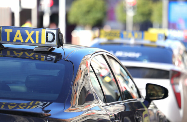 Taxi drivers to hold another protest in Dublin this evening over Uber fixed fares - The Journal