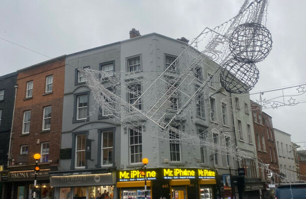 Drogheda road closed to traffic as council crews deal with 'pulled-down' Christmas lights - The Journal