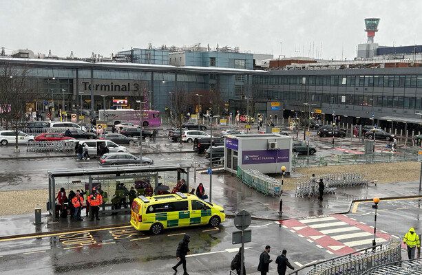 Heathrow passengers stranded for hours at bus stops after ‘pepper spray’ attack - The Journal