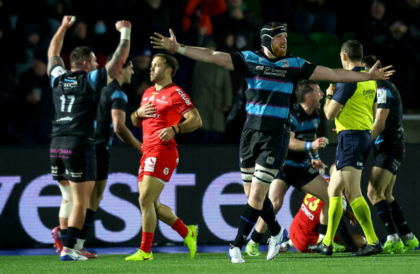 Glasgow comeback upends Toulouse on Dupont's first start since injury