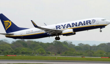 Man arrested from aircraft after flight to Dublin diverted to Cork