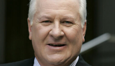 Broadcaster Ronan Collins to leave RTÉ after 46 years as he could not reach agreement with management - The Journal