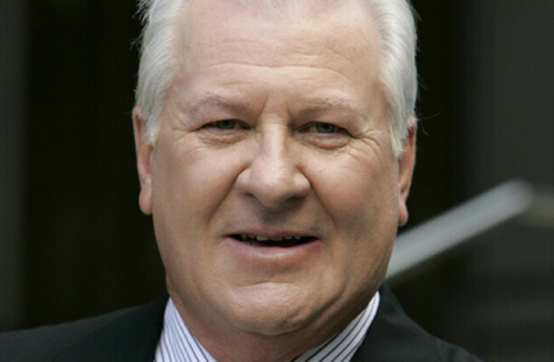 Broadcaster Ronan Collins to leave RTÉ after 46 years as he could not reach agreement with management - The Journal