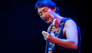 Chris Rea, singer of festive hit Driving Home for Christmas, dies aged 74 - The Journal