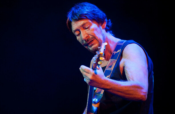 Chris Rea, singer of festive hit Driving Home for Christmas, dies aged 74 - The Journal