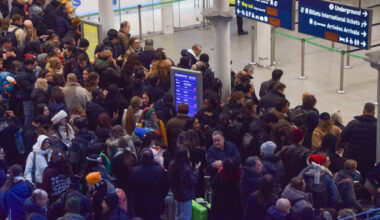 Passengers warned of more delays as Eurostar services resume - The Journal