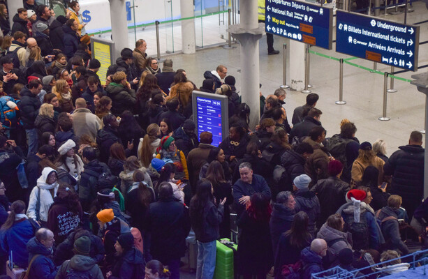 Passengers warned of more delays as Eurostar services resume - The Journal