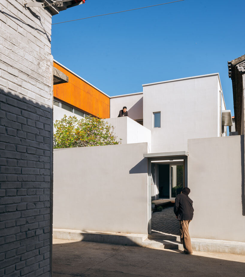 flexible courtyards craft self-developed hybrid residence by DL atelier in beijing