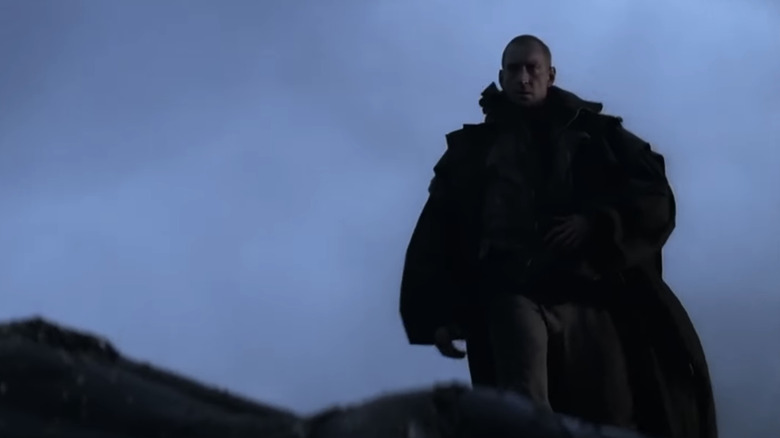 Charles Dance's Jonathan Clemens discovers a body in Alien 3