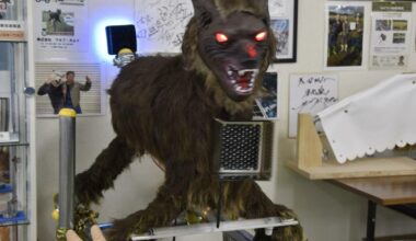 Monster Wolf robot grabs spotlight as tool to scare off bears