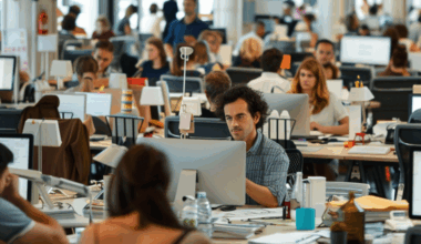 Job Market Cracked In November, Locking In Another Fed Cut - iShares 20+ Year Treasury Bond ETF (NASDAQ:TLT), SPDR Gold Shares (ARCA:GLD)