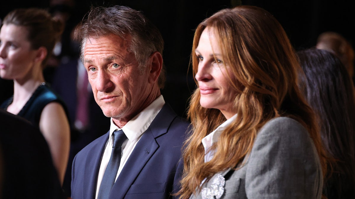Julia Roberts and Sean Penn