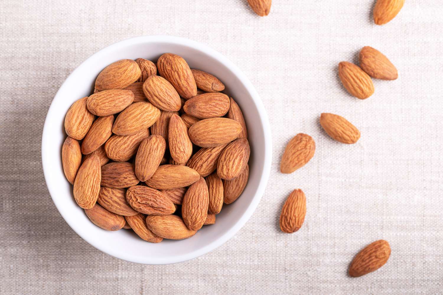 The Health Benefits of Almonds, According to Nutritionists