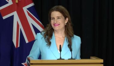 Nicola Willis urges mortgage holders to 'shop around'