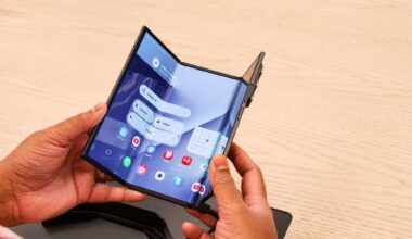 How fast is the Samsung Galaxy Z TriFold charging speed?