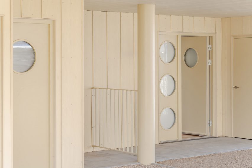 Entrance to Goldsmith Mews in Kent