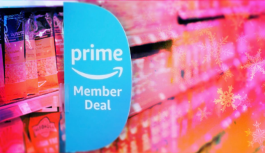 Amazon prime member deal sign on a grocery shelf