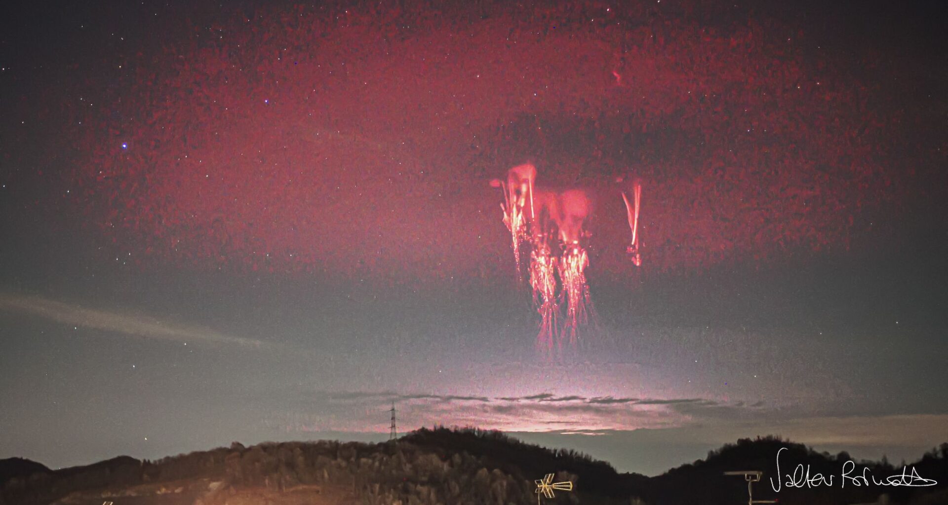 2 of Earth's rarest lightning phenomena captured simultaneously in once-in-a-lifetime photo