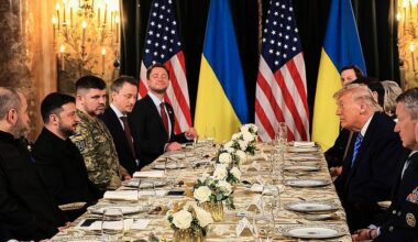 Trump says US and Ukraine 'a lot closer' on peace deal but 'thorny issues' remain