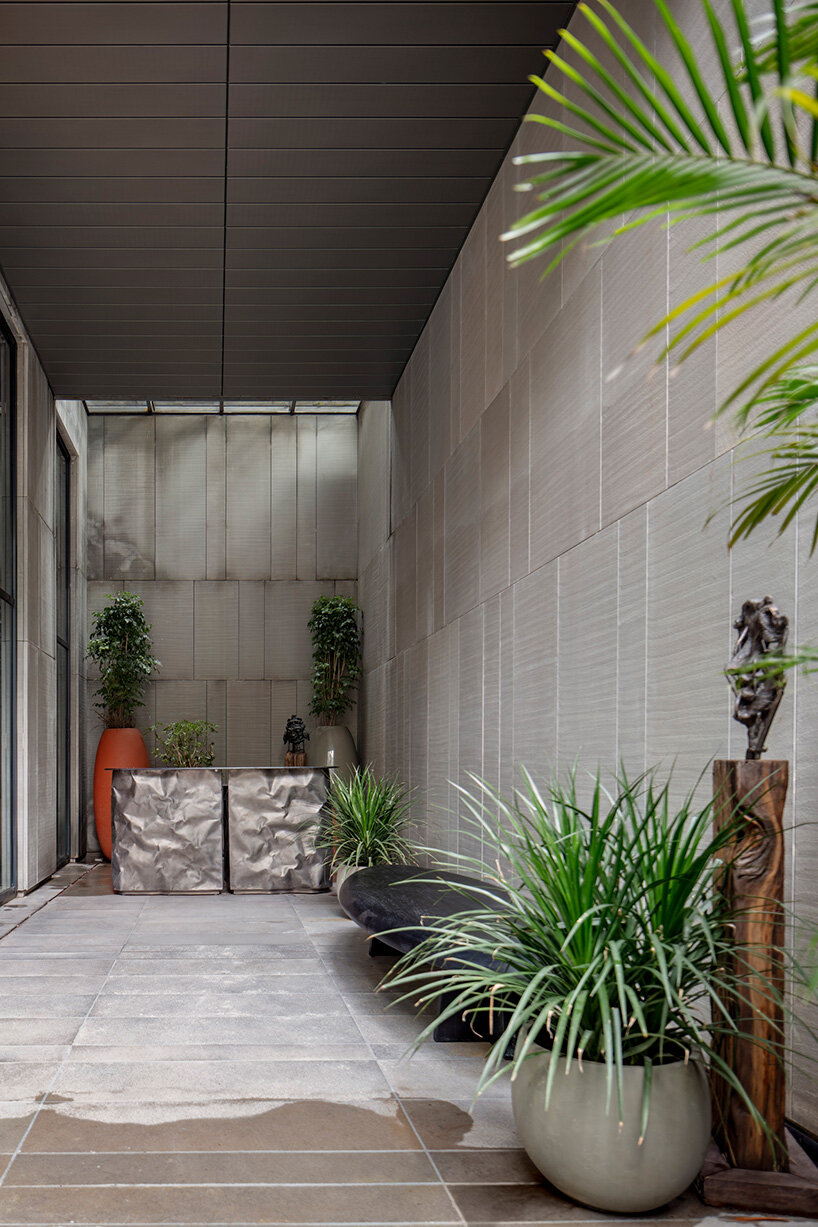 urbanscape architects materializes feeling of home in civil line residence, new delhi