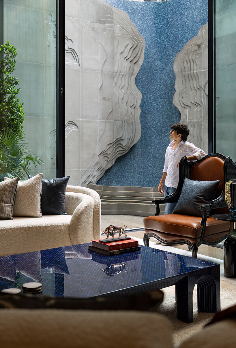 urbanscape architects materializes feeling of home in civil line residence, new delhi