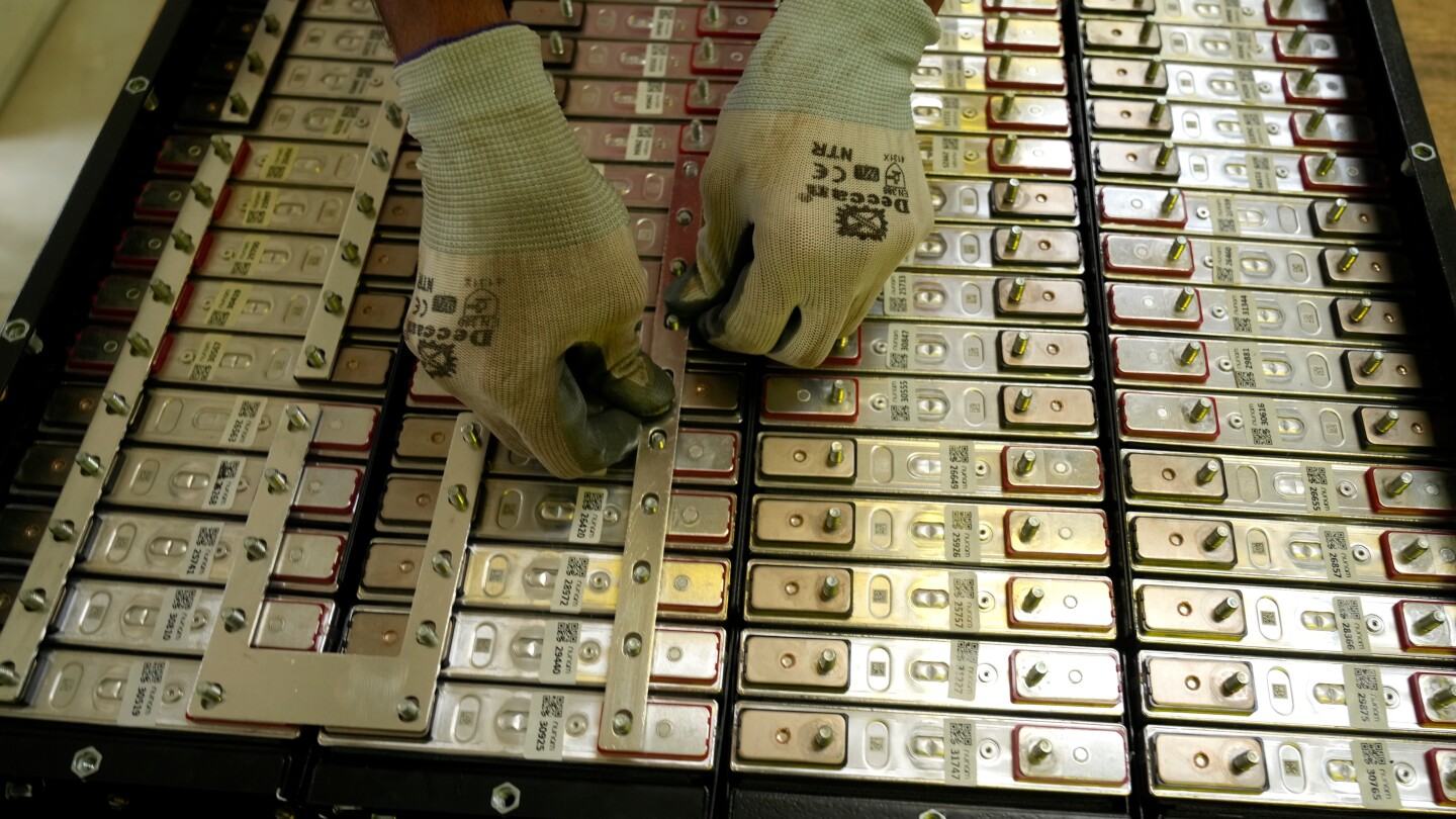 India's battery recycling poses challenges, opportunities