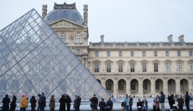 Louvre in Paris reopens as museum staff pause strike