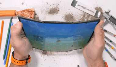 JerryRigEverything bends the Samsung Galaxy Z TriFold beyond its limits.