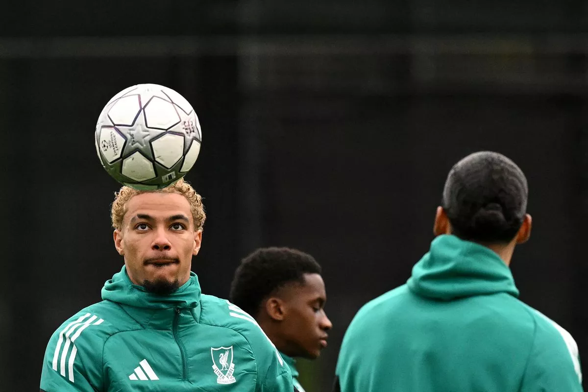 Hugo Ekitike sports a fresh look