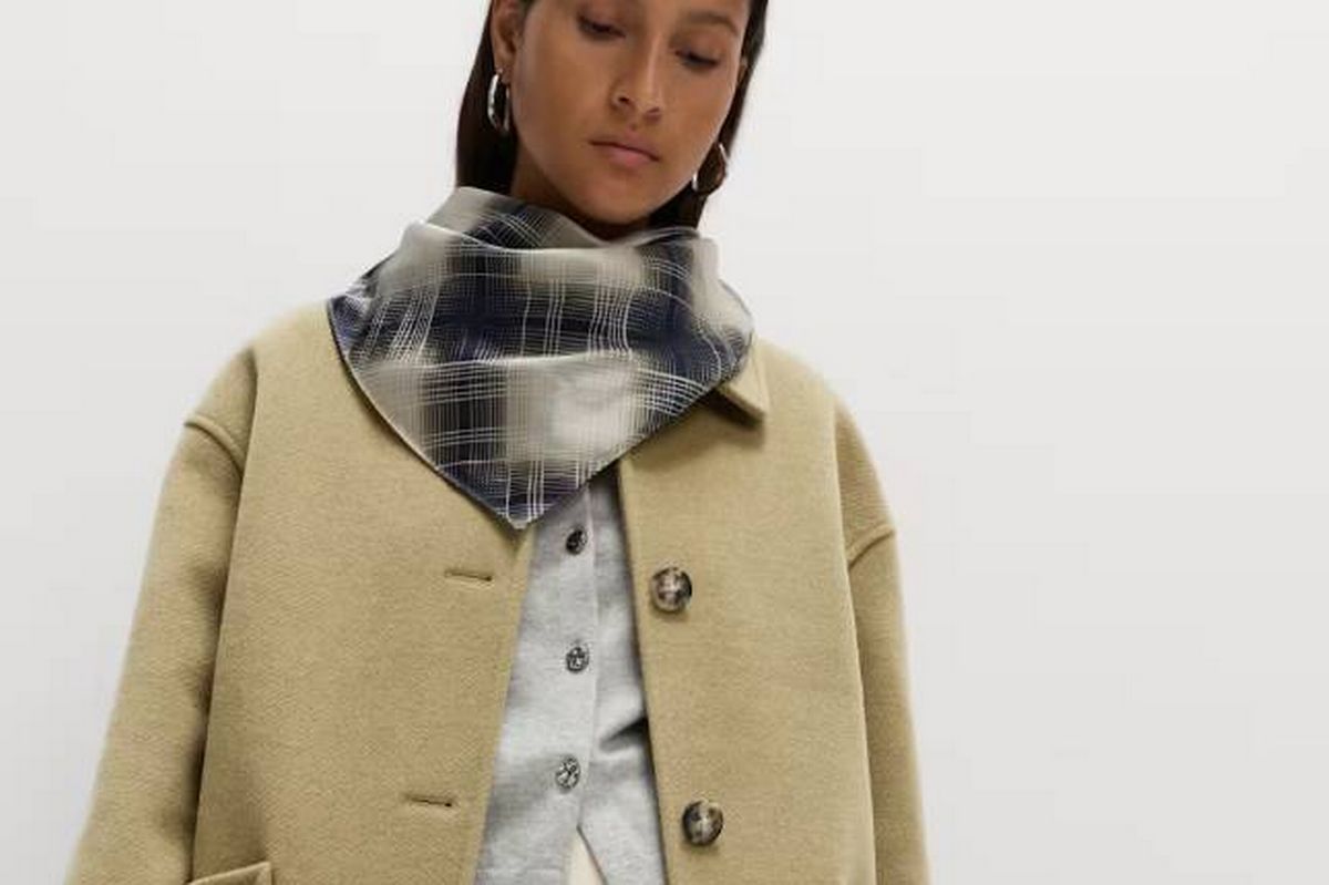 This single-breasted twill coat is a timeless piece for your outerwear collection