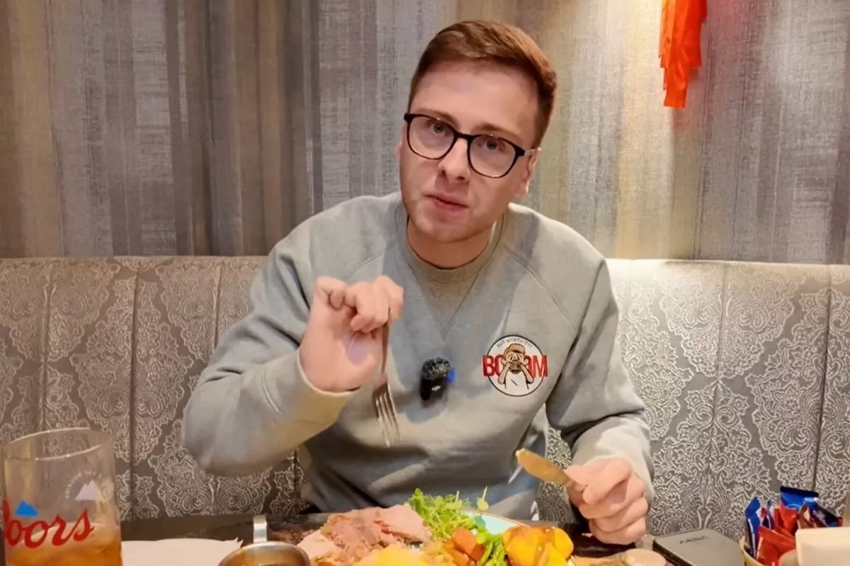 Paul eating a carvery dinner 