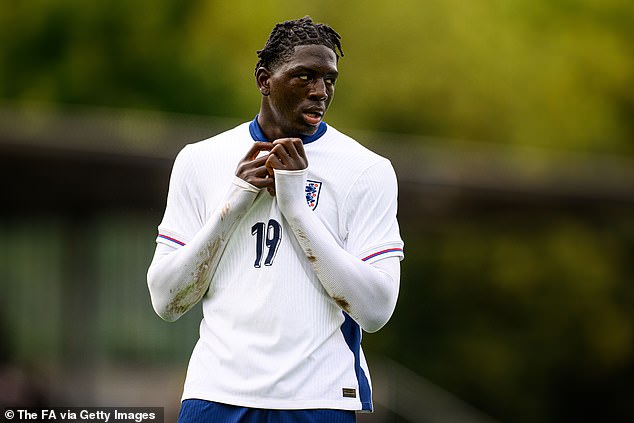 Villa have signed the England youth international striker Brian Madjo, 17, from French club Metz. They are likely to listen to loan offers for the forward