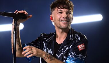 One Directionfans have claimed that Louis Tomlinsonhas 'thrown shade' at Harry Stylesas the former bandmates prepare to drop new music on the same day