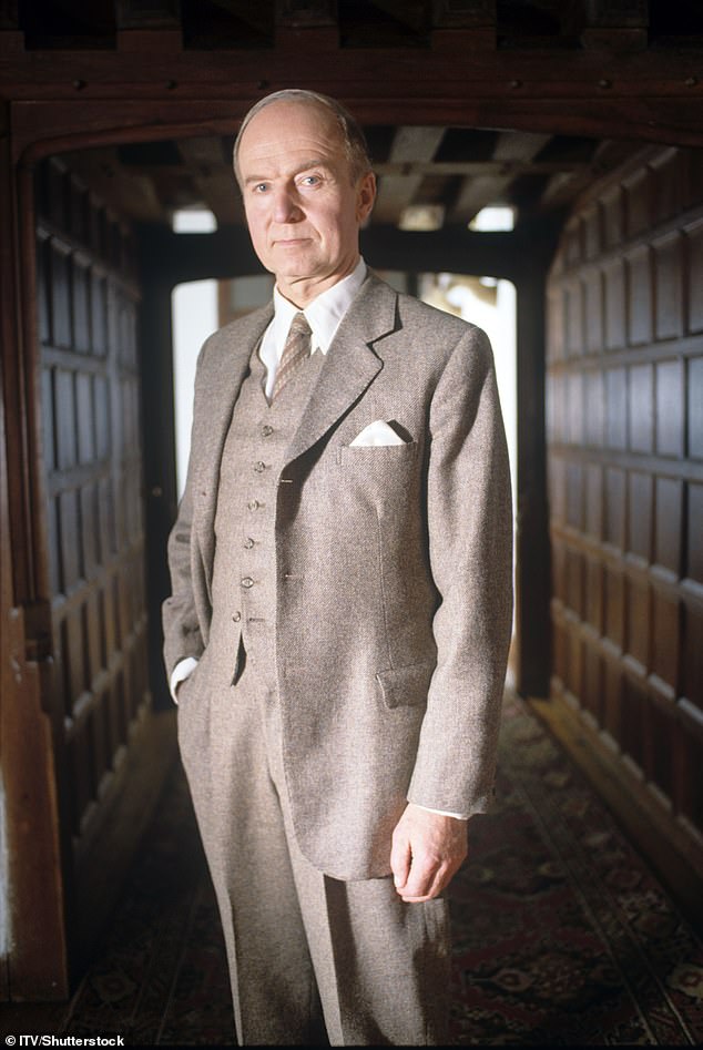 Donald is survived by his wife Emma Temple, their children Amy, Liza and Jodie, and five grandchildren (pictured in 1992)