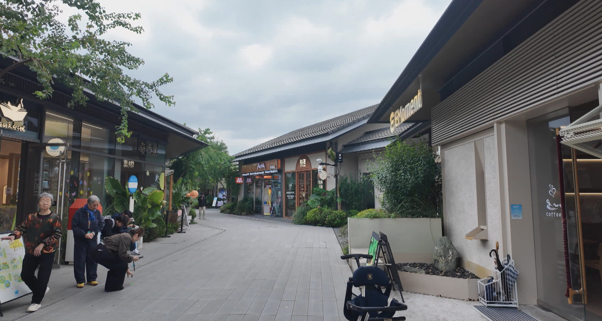 China’s ‘Silicon Valley’ is building robots and fortune-telling AI apps at the same time