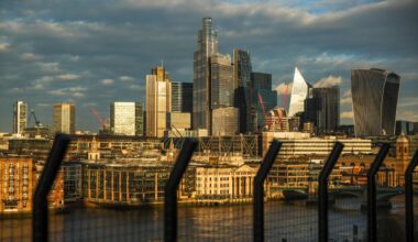 London Stocks Shunned as UK Pensions Pile Into Private Firms