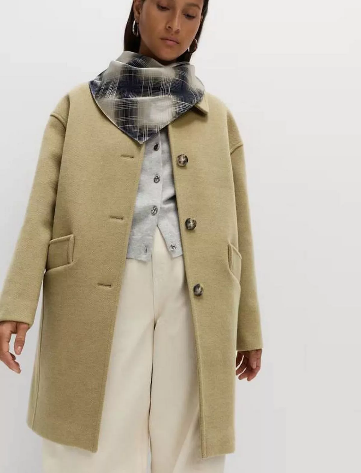 This single-breasted twill coat is a timeless piece for your outerwear collection